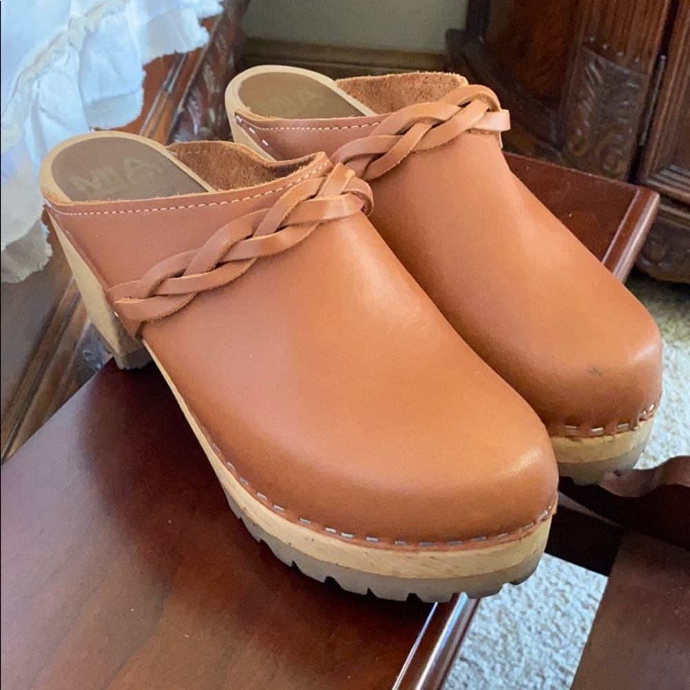 Retro style clogs